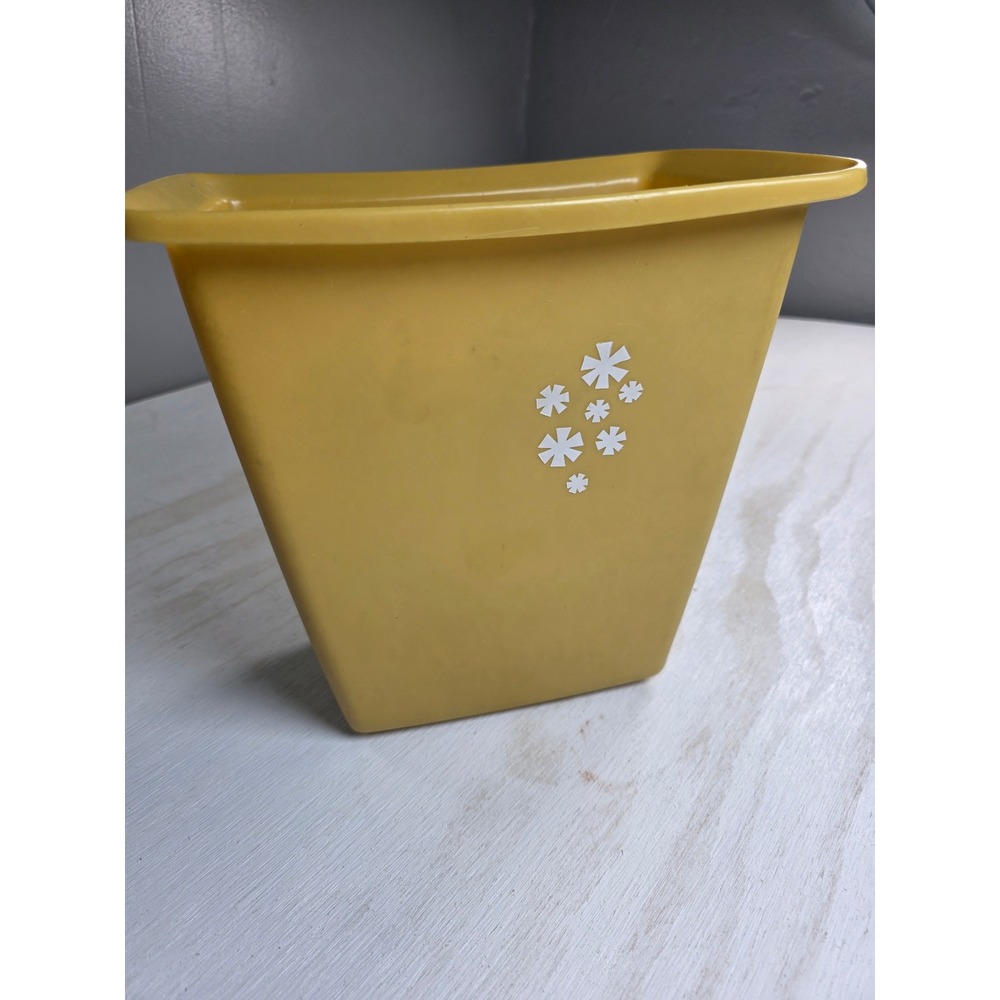 Vintage Rubbermaid 2952 Harvest Gold Wastebasket Snowflake Trash Can MCM Retro